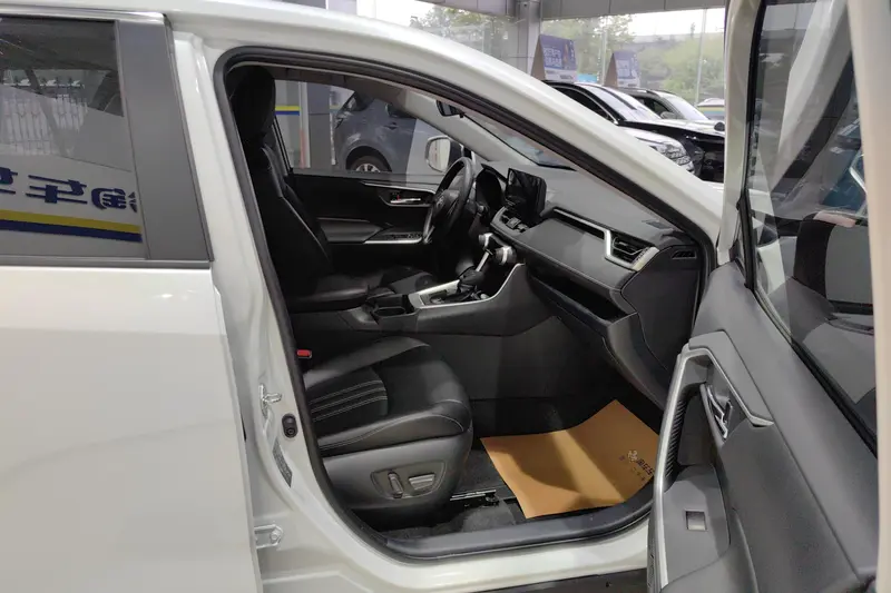 Toyota RAV4 — фото 13