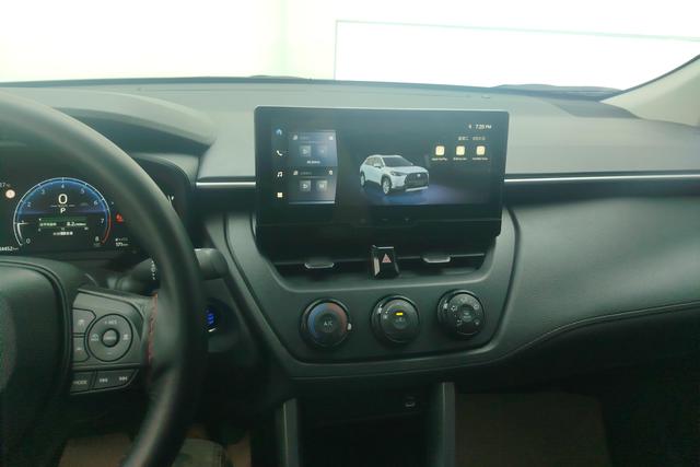 Toyota Corolla Cross 2024 2.0 L CVT — фото 12