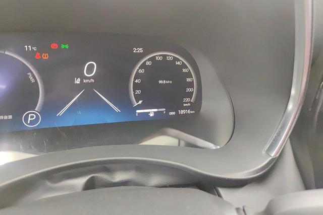 Toyota Crown Kluger 2023 2.5 L E-CVT 4 WD — фото 13