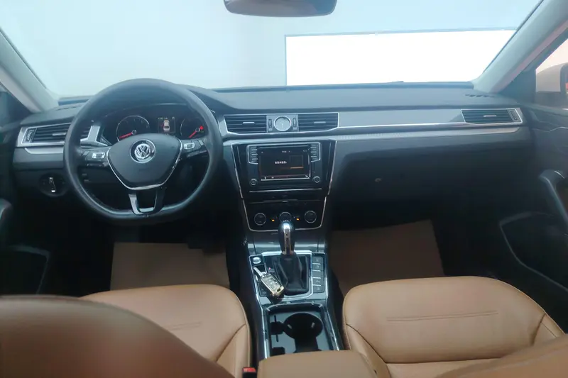 Volkswagen Passat — фото 8