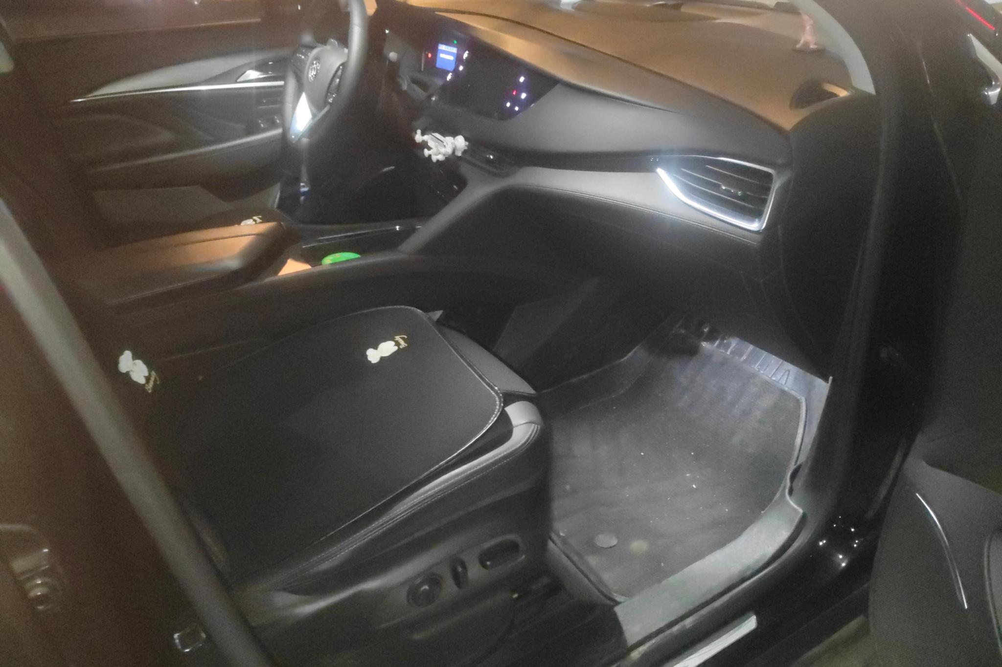 Buick Enclave 2022 652T Luxury мест