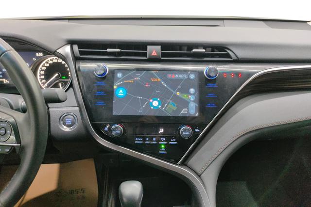 Toyota Camry 2019 2.0 G — фото 14