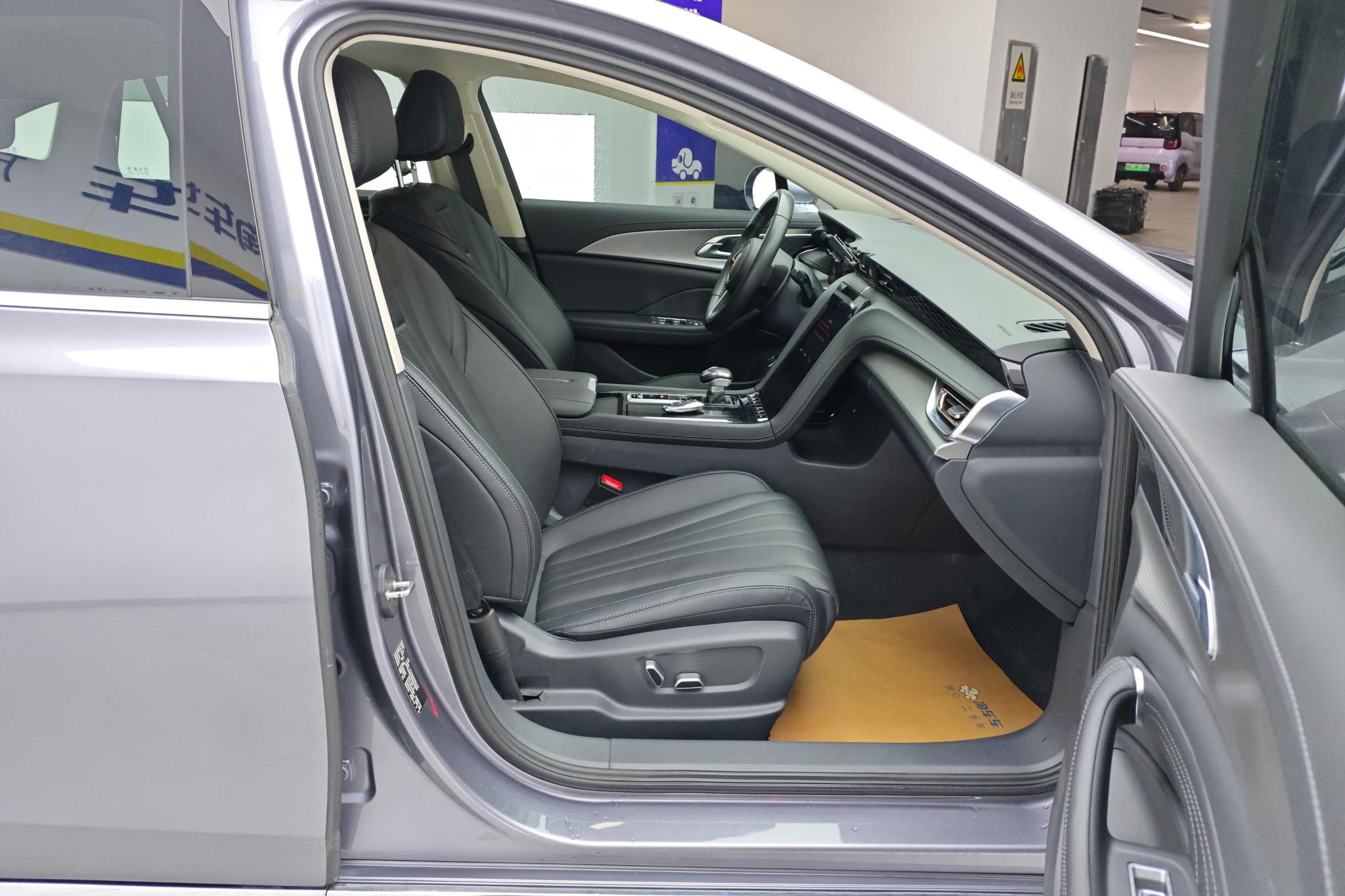 Hongqi H5 2023 2.0T AT