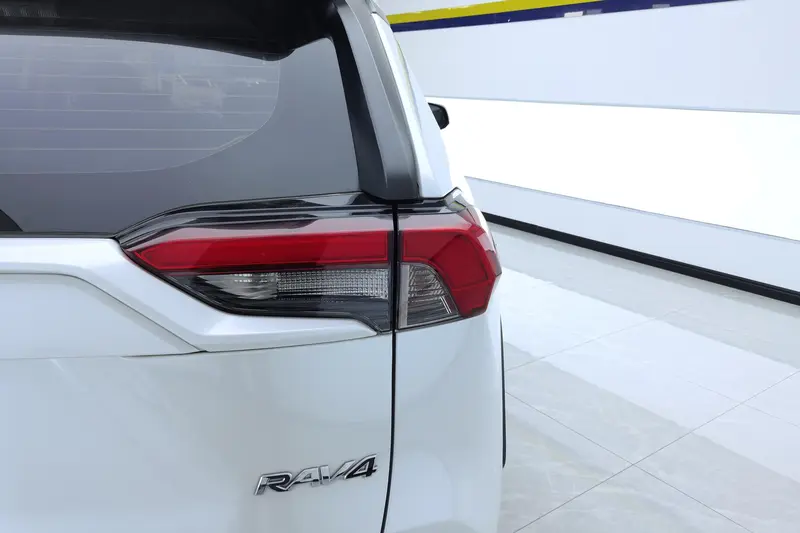 Toyota RAV4 — фото 5