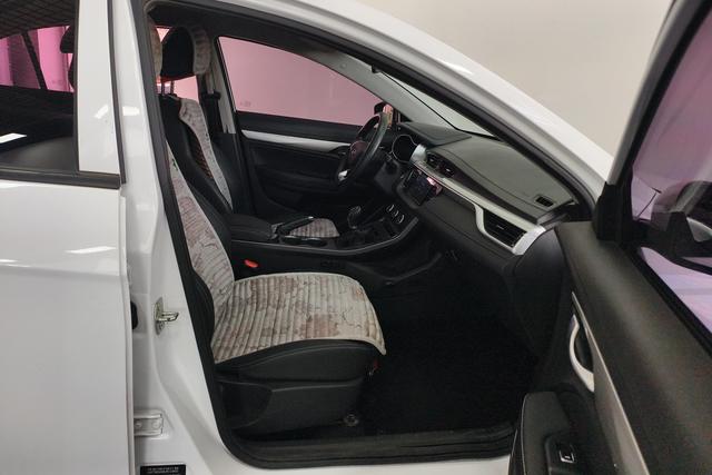 Geely Emgrand 2020 1.5 L MTComfort — фото 15