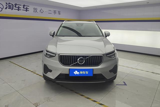 Volvo XC40 2023 B 4 WD — фото 2