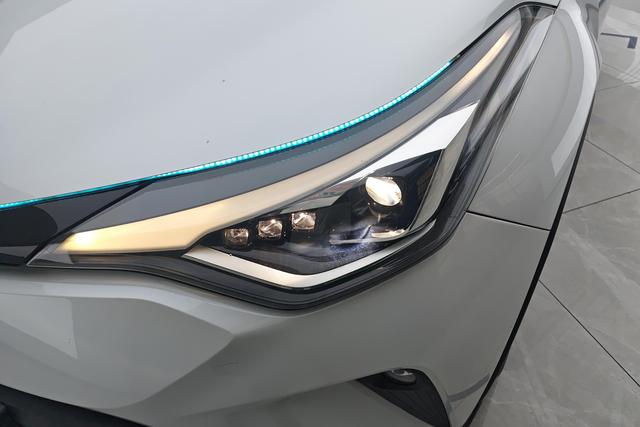Toyota C-HR 2023 2.0 L — фото 4