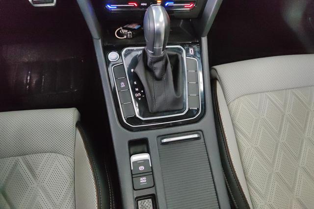 Volkswagen Magotan 2025 330 TSI DSGLuxury — фото 14