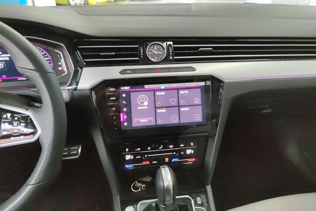 Volkswagen Magotan 2025 330 TSI DSGLuxury — фото 13