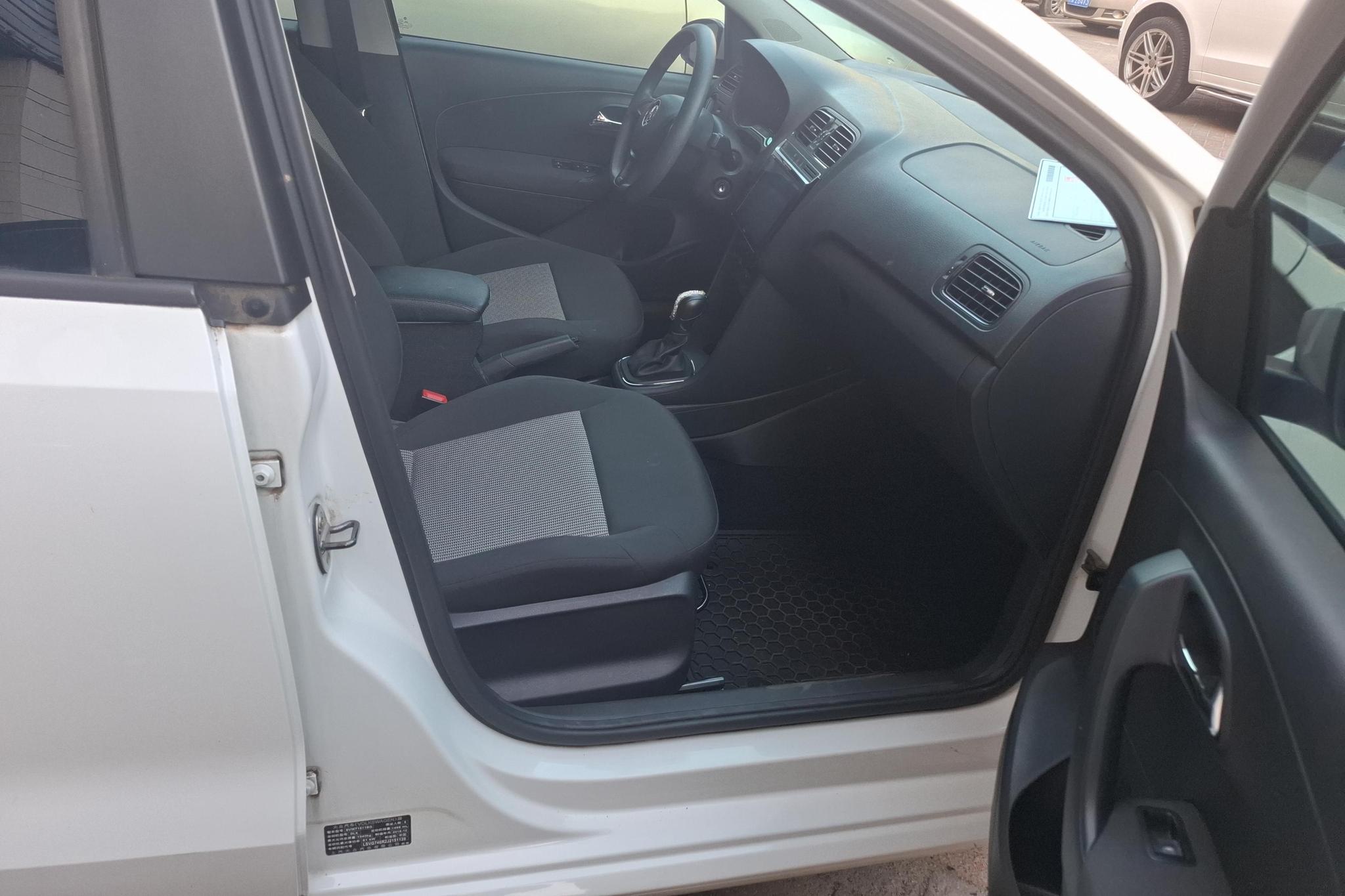 Volkswagen Polo 2018 1.5L AT