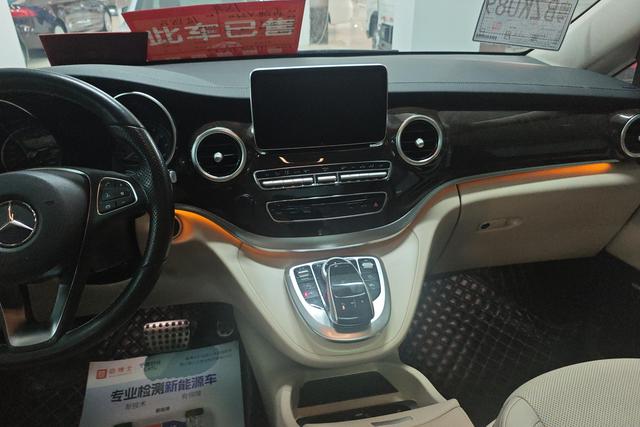 Mercedes-Benz V-Class 2018 V 260 V — фото 10