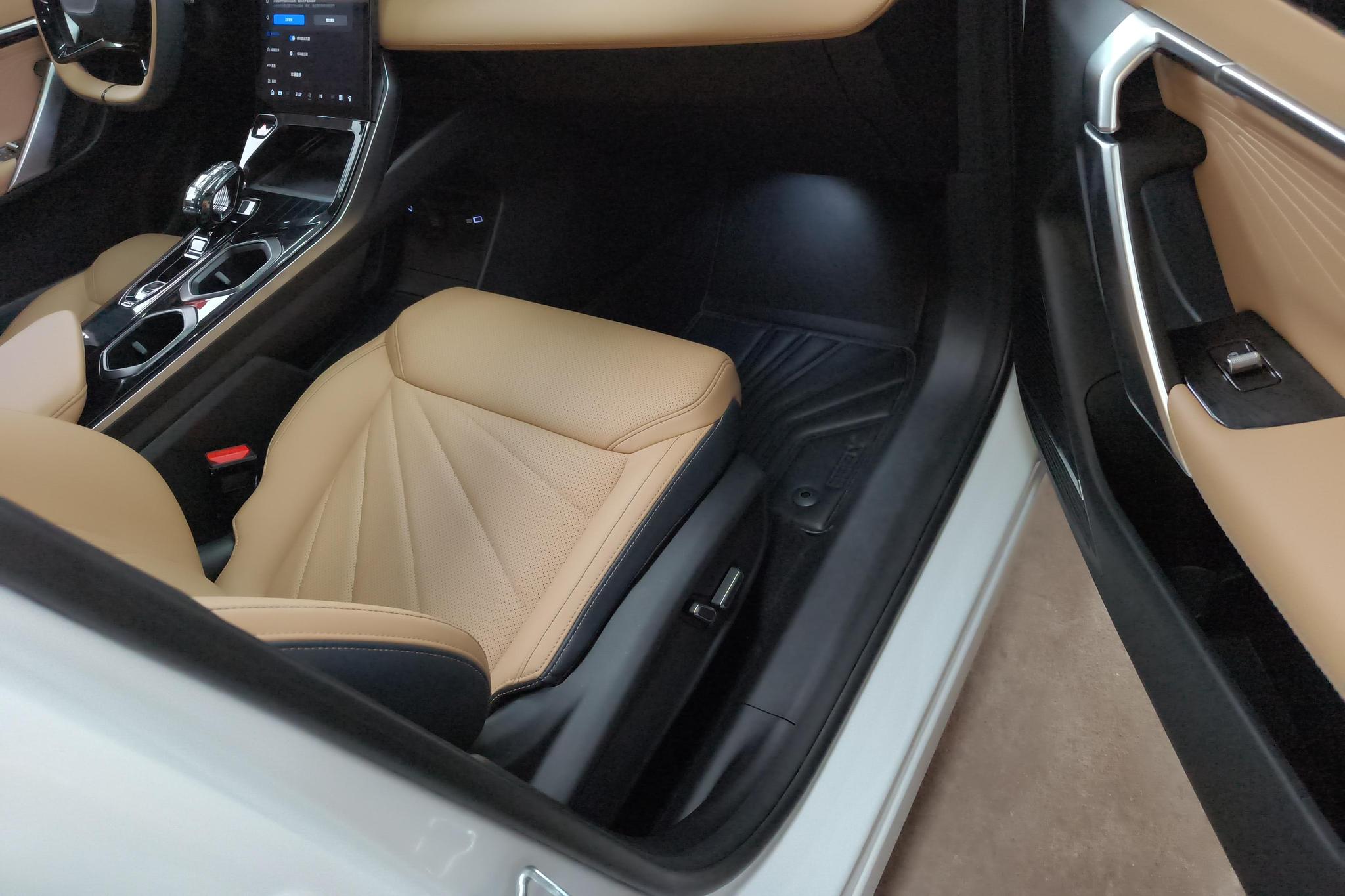 Geely Boyue L L 2023 1.5TD DCT Luxury