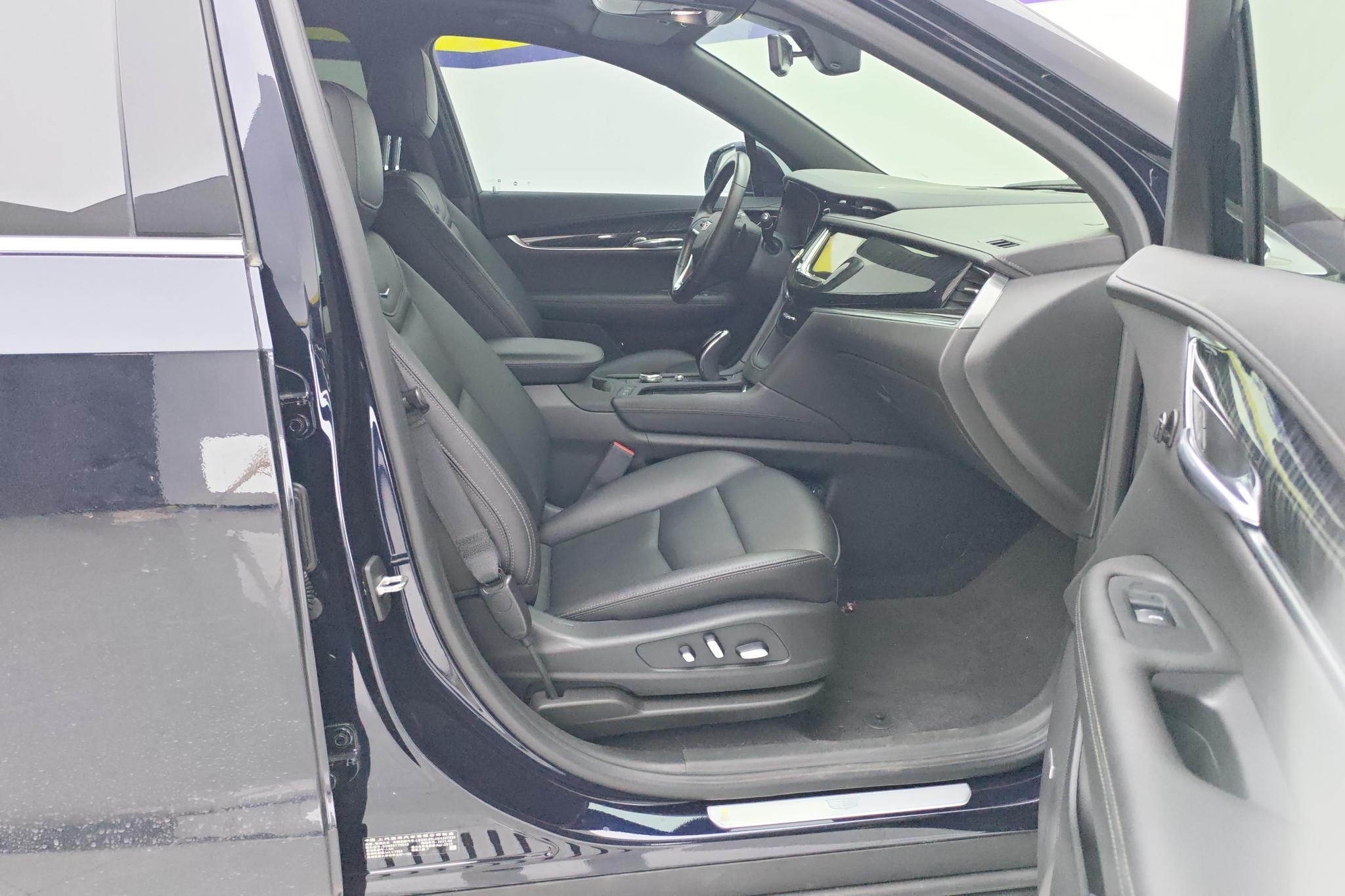 Cadillac XT6 2022 2.0T мест Luxury