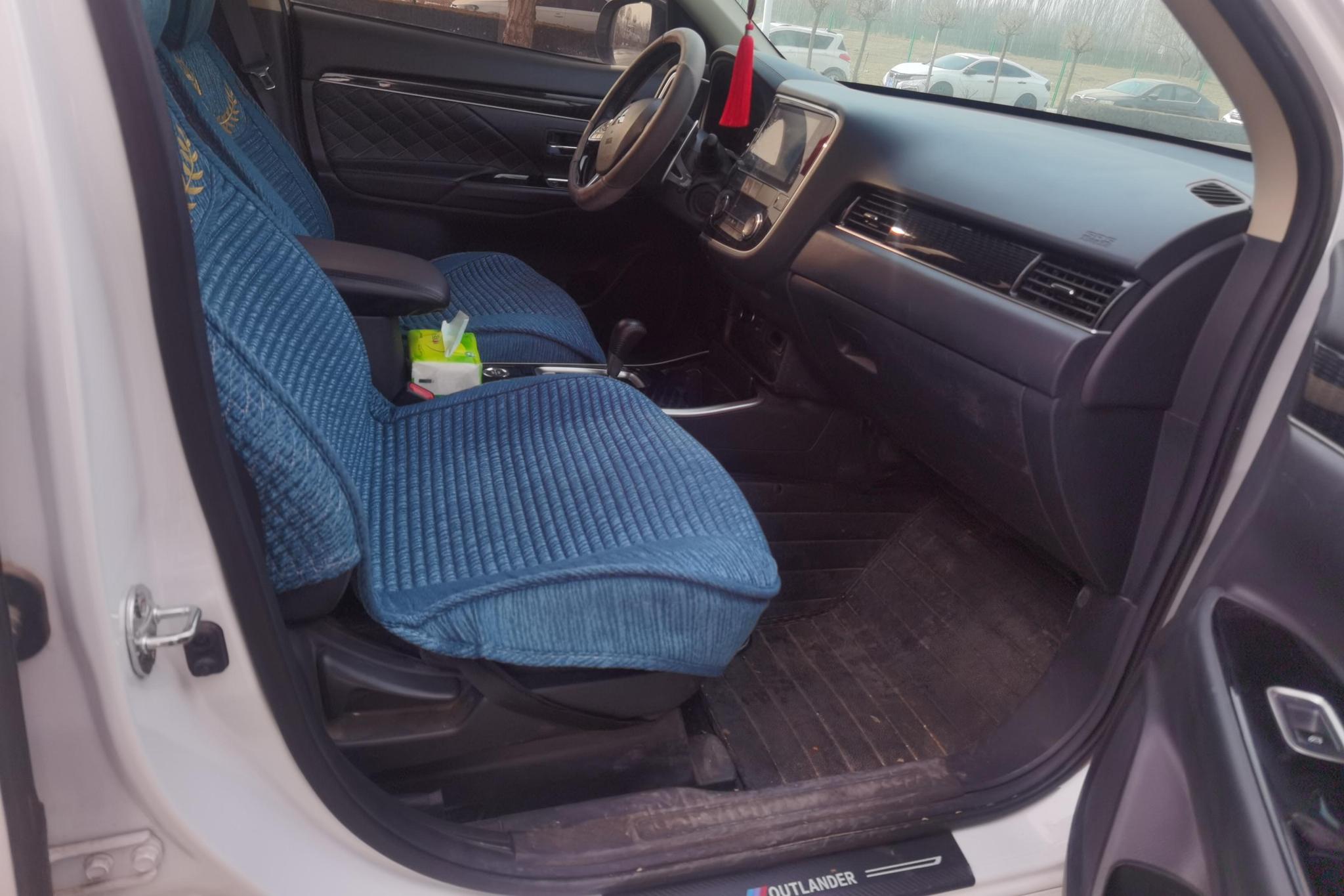 Mitsubishi Outlander 2021 2.4L 7 мест
