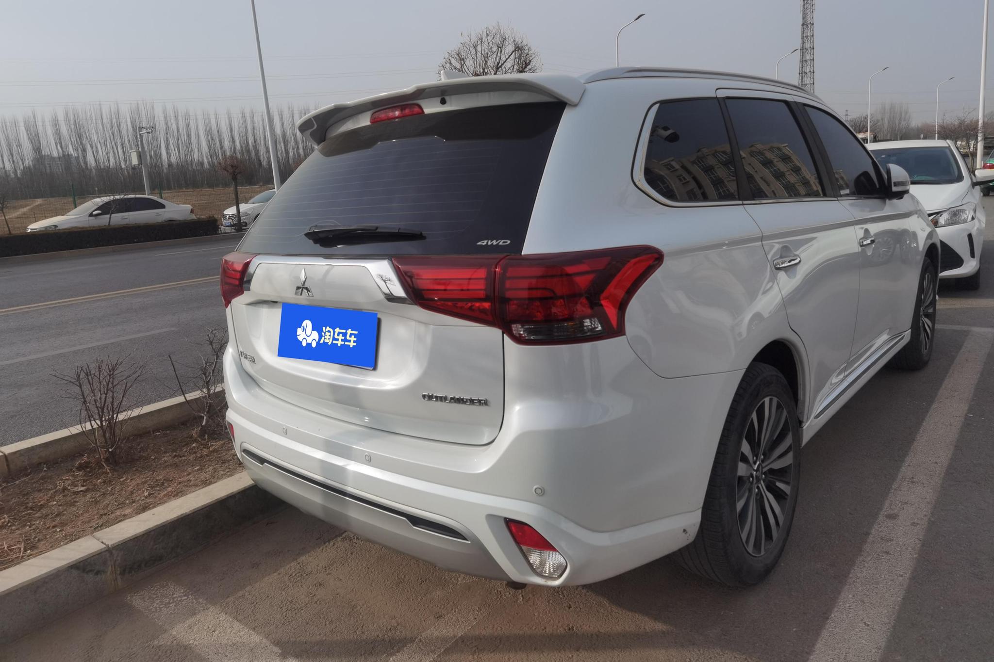 Mitsubishi Outlander 2021 2.4L 7 мест