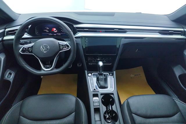 Volkswagen CC 2023 380 TSI — фото 13