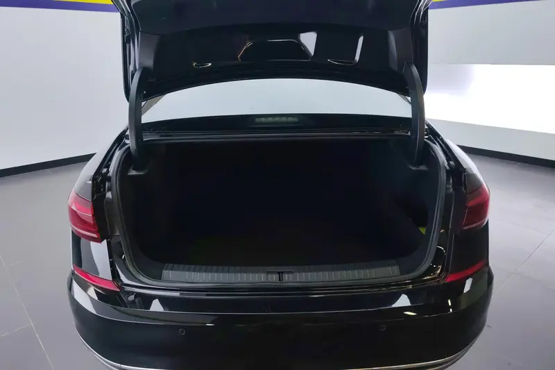 Volkswagen Passat — фото 14