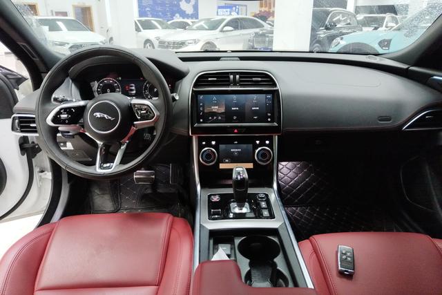 Jaguar XEL 2023 2.0 T 250 PS R-DYNAMIC S — фото 11