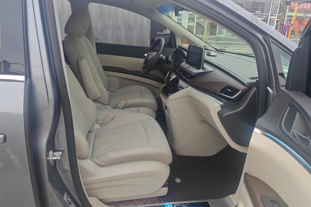 Buick GL8 2022 года, версия для деловых поездок, 652T, комфортная комплектация. - фото 6
