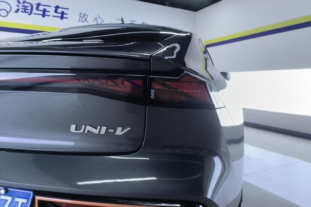 Changan UNI-V 2022 1.5 T — фото 9