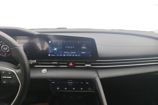 Hyundai Elantra 2021 1.5 L CVT LUX — фото 13
