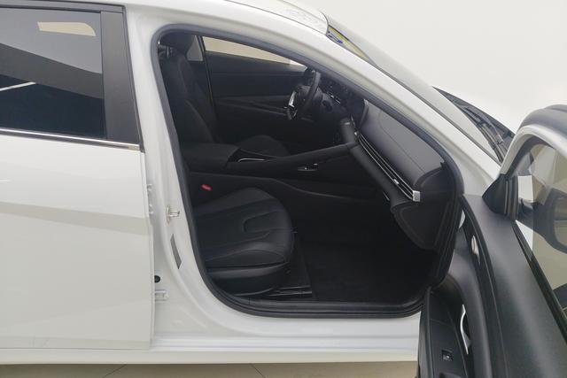 Hyundai Elantra 2021 1.5 L CVT LUX — фото 10
