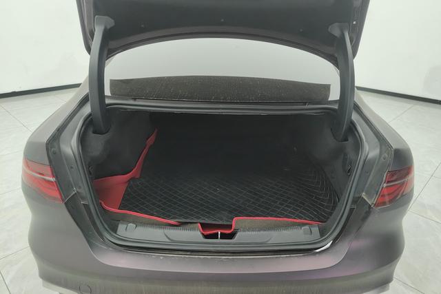 Jaguar XEL 2020 2.0 T 250 PS SE — фото 17
