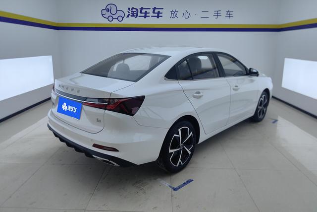Roewe i5 2023 1.5 L CVT — фото 3