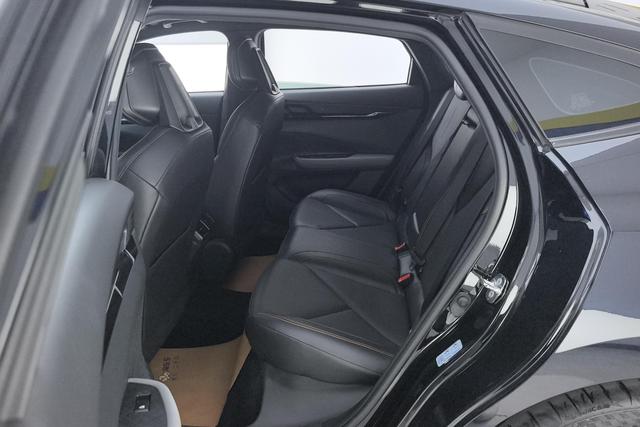 Changan UNI-V 2022 1.5 T Premium — фото 16
