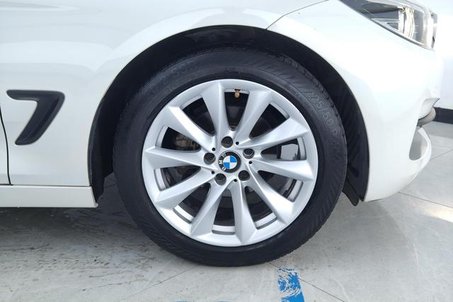 BMW 3-Series GT 2019 320i — фото 4