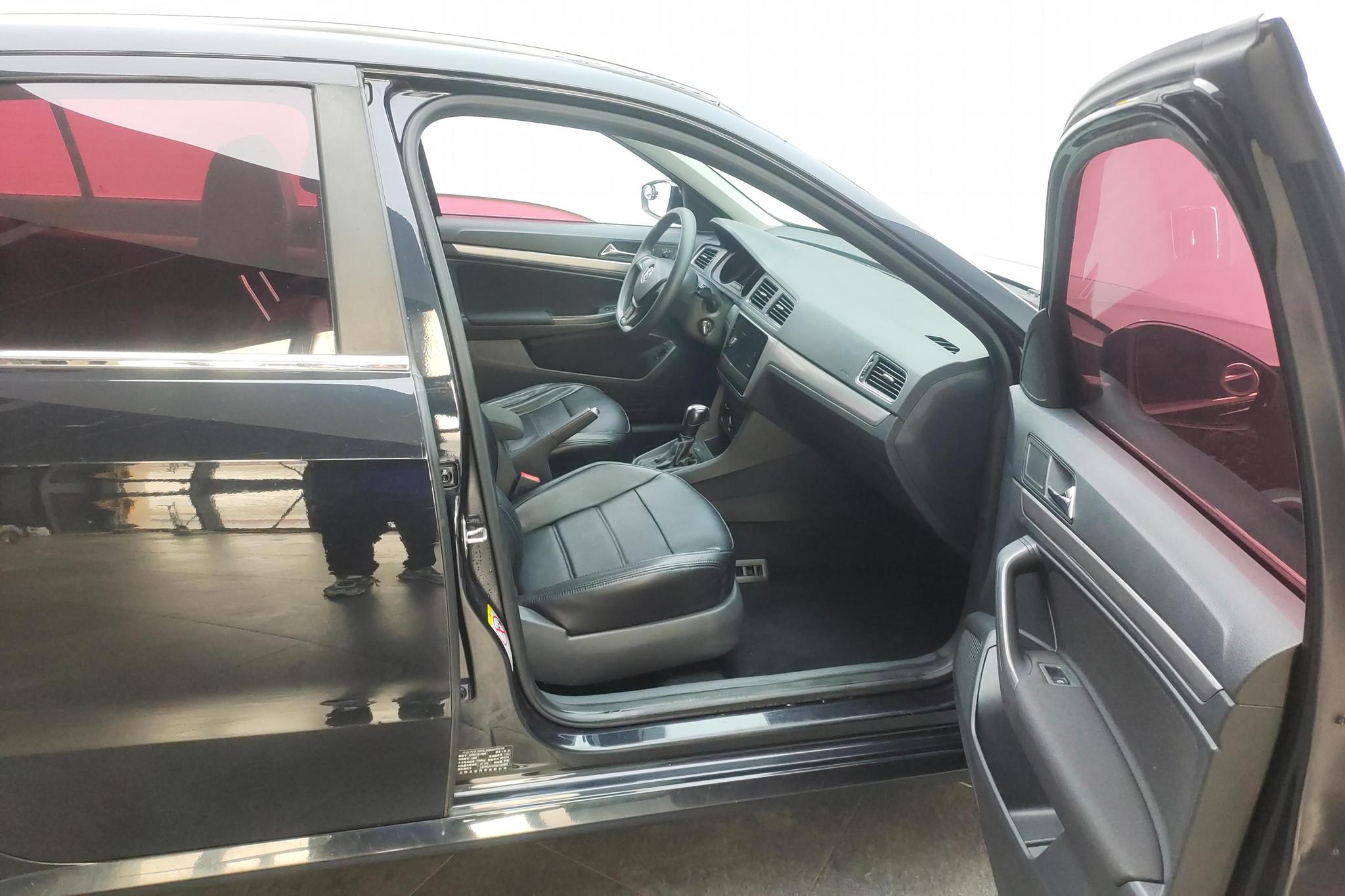 Volkswagen Lavida 2015 1.6L AT