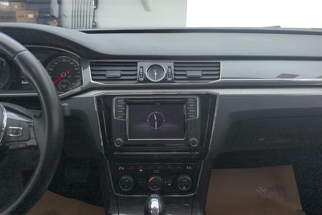 Volkswagen Passat 2017 330 TSI DSG — фото 11