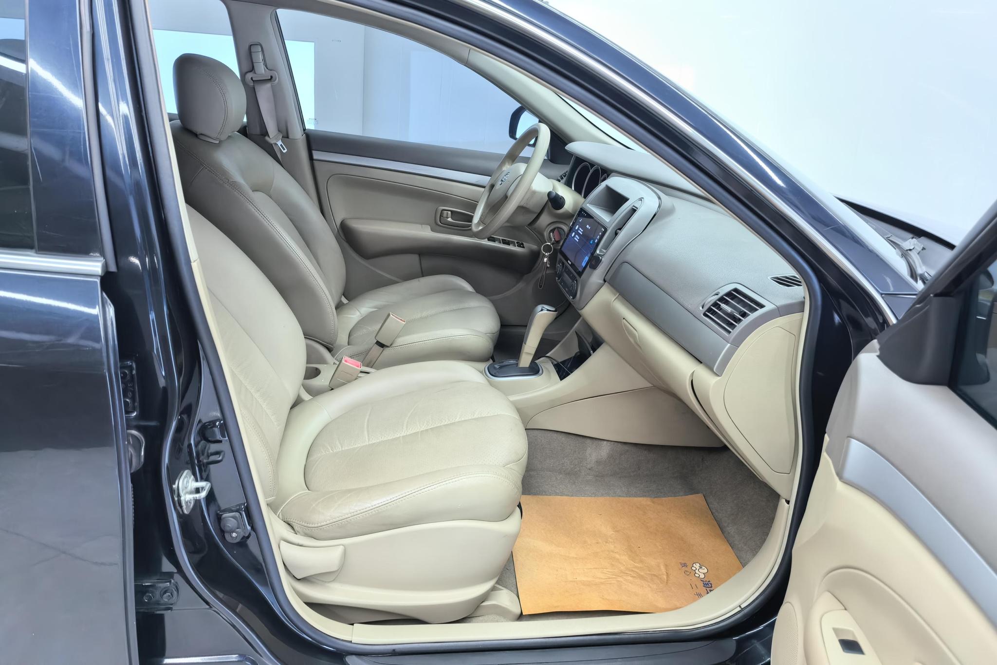 Nissan Sylphy 2012 1.6XL AT Luxury