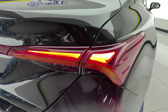 Toyota Avalon 2019 2.0 L VI — фото 11