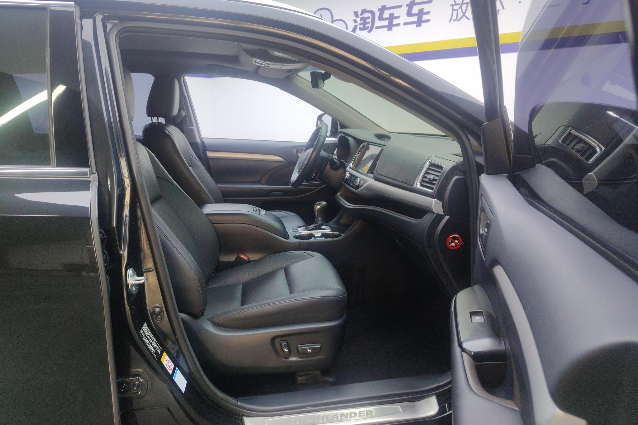 Toyota Highlander 2018 2.0T Luxury 7 мест V