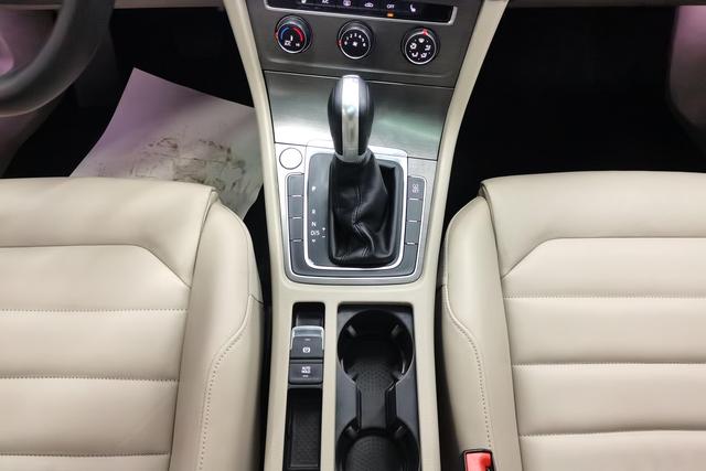 Volkswagen Golf 2015 1.4 TSI ATLuxury — фото 14