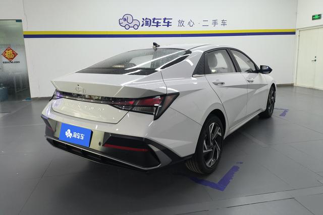Hyundai Elantra 2023 1.5 L CVT GLX — фото 3