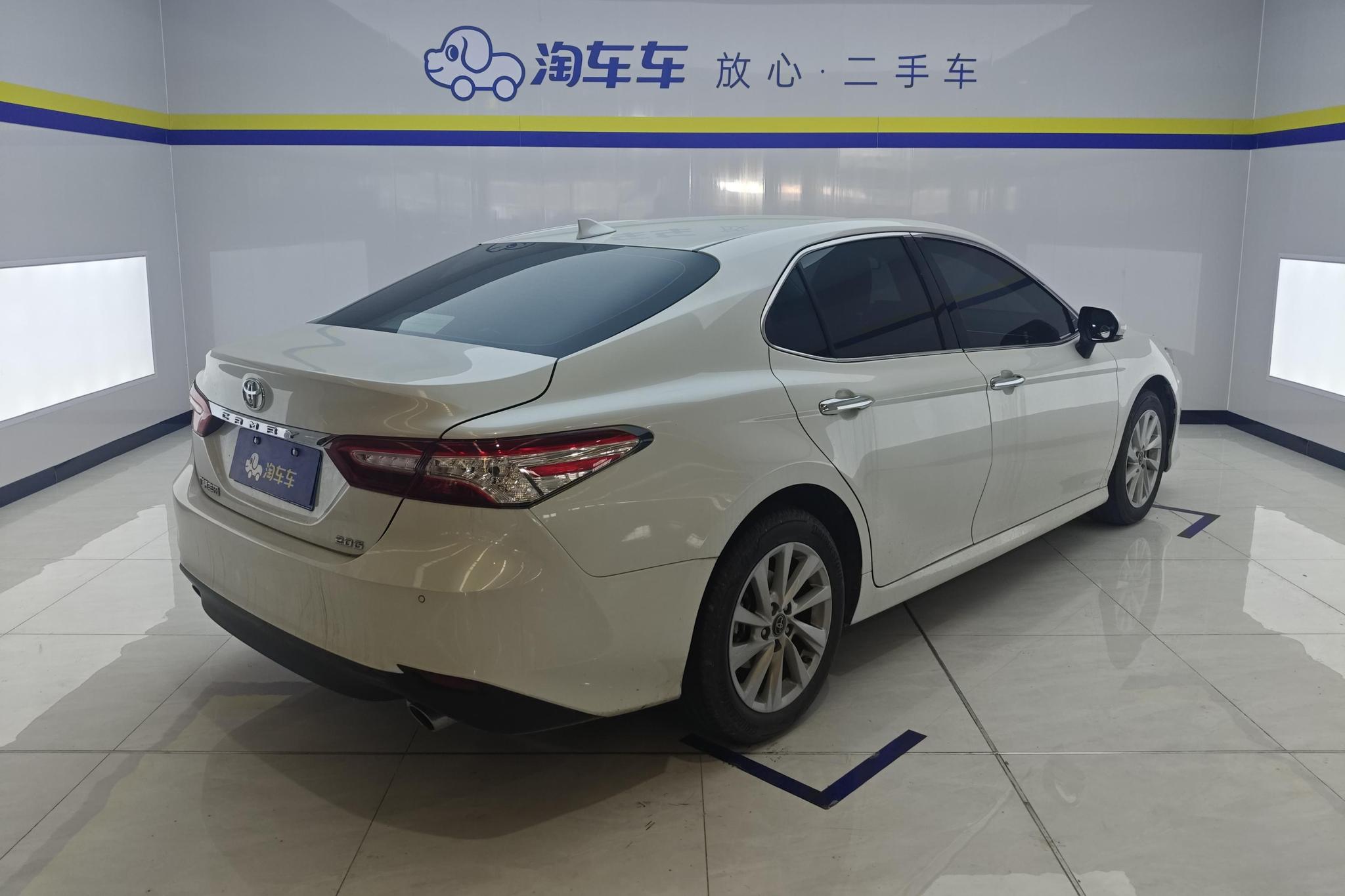 Toyota Camry 2021 2.0G Luxury