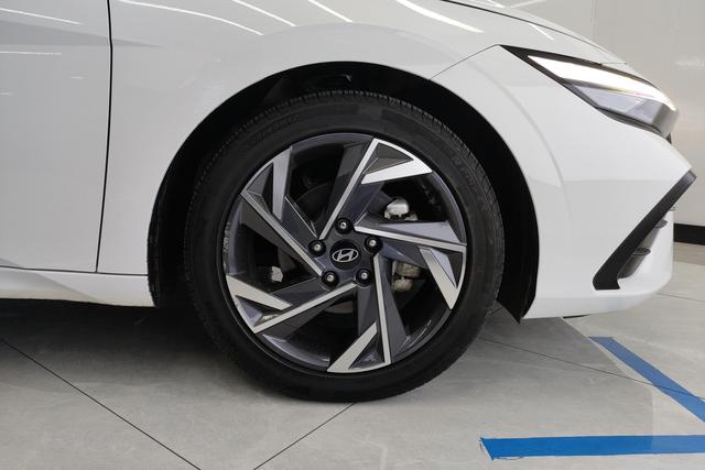 Hyundai Elantra 2023 1.5 L CVT GLX — фото 10