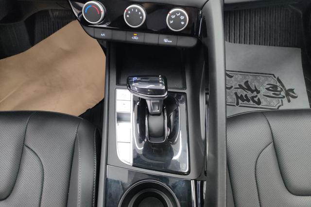 Hyundai Elantra 2023 1.5 L CVT GLX — фото 15