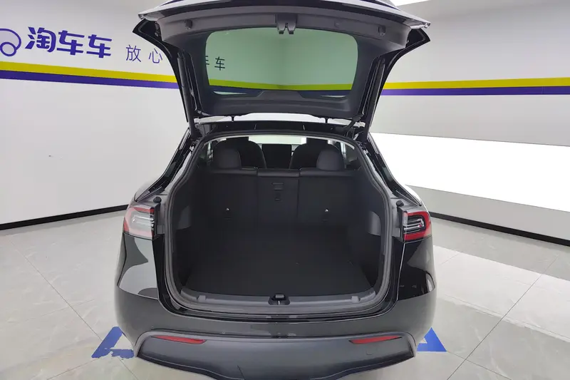 Tesla Model Y — фото 13