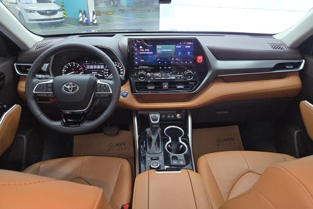 Toyota Highlander 2022 — фото 12