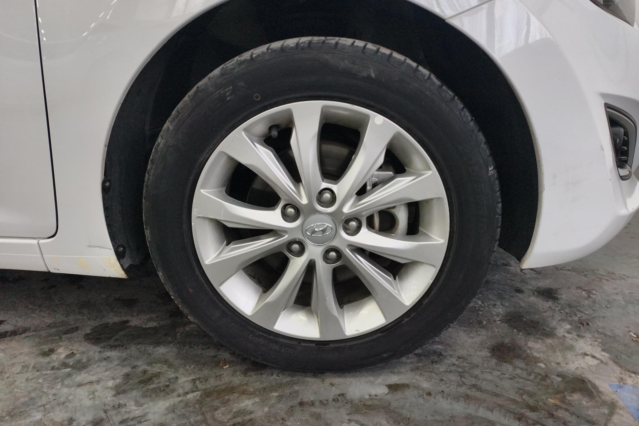 Hyundai Elantra 2016 1.6L AT