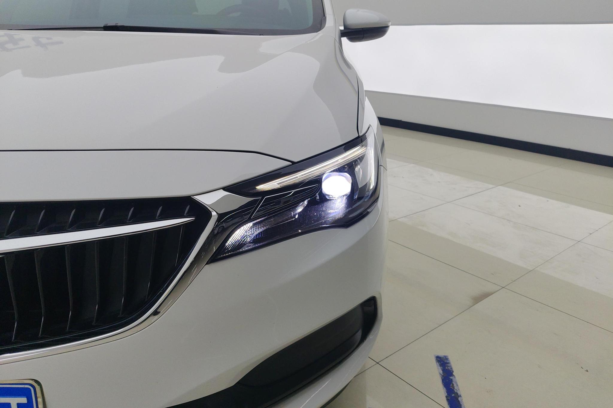 Buick GL6 2021 323T Luxury