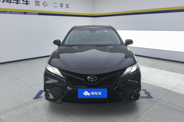 Toyota Camry 2018 2.0 S — фото 2
