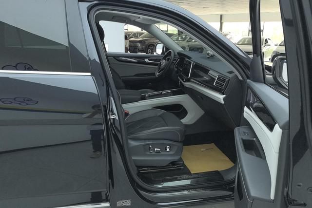 Volkswagen Teramont 2022 530 V 6 4 WD — фото 17