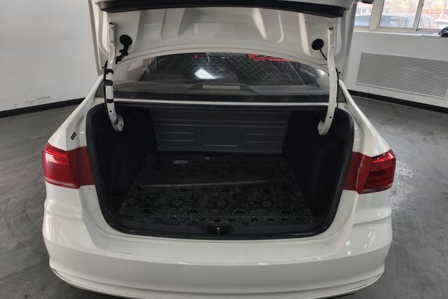 Volkswagen Santana 2016 1.4 L MT — фото 17
