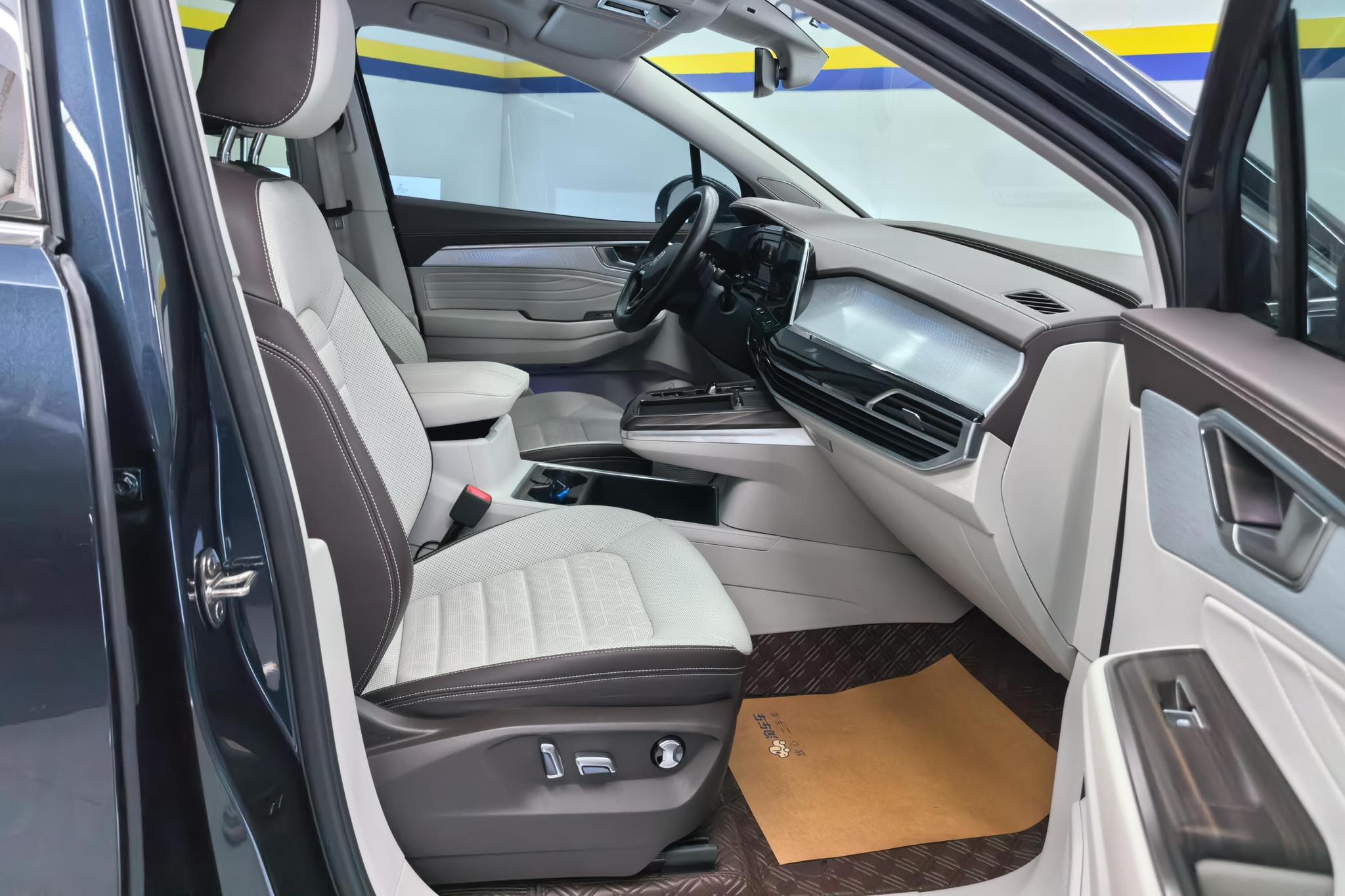 Volkswagen Viloran 2022 380TSI Luxury Pro 6 мест