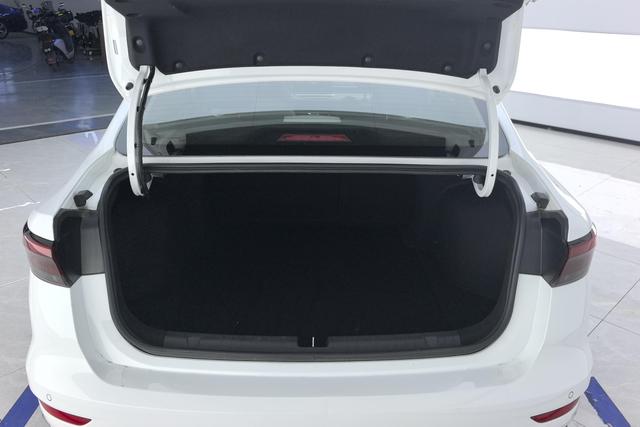 Geely Emgrand 2022 4 1.5 L CVTFlagship — фото 17