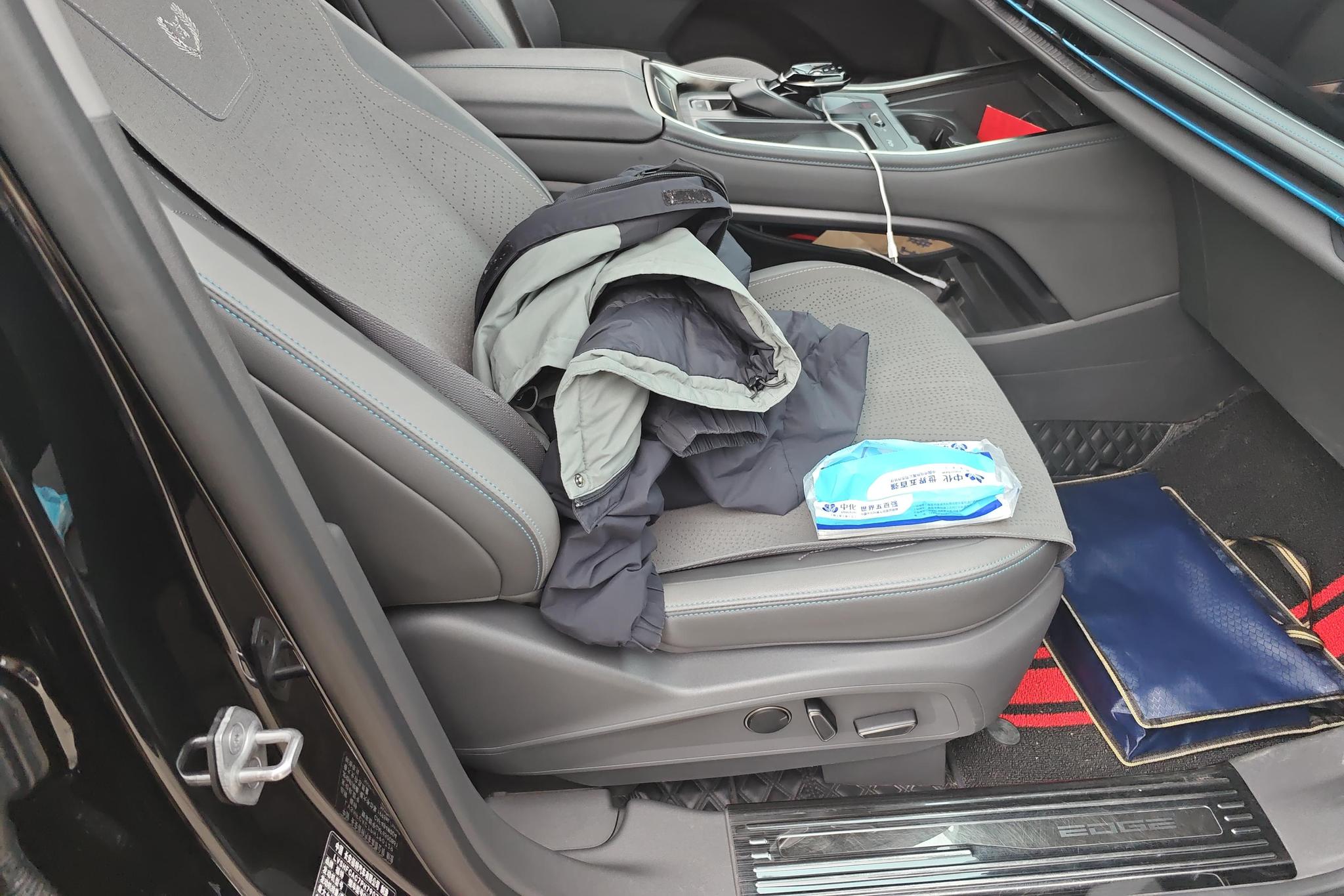 Ford Edge 2023 L 2.0T EcoBoost мест Luxury